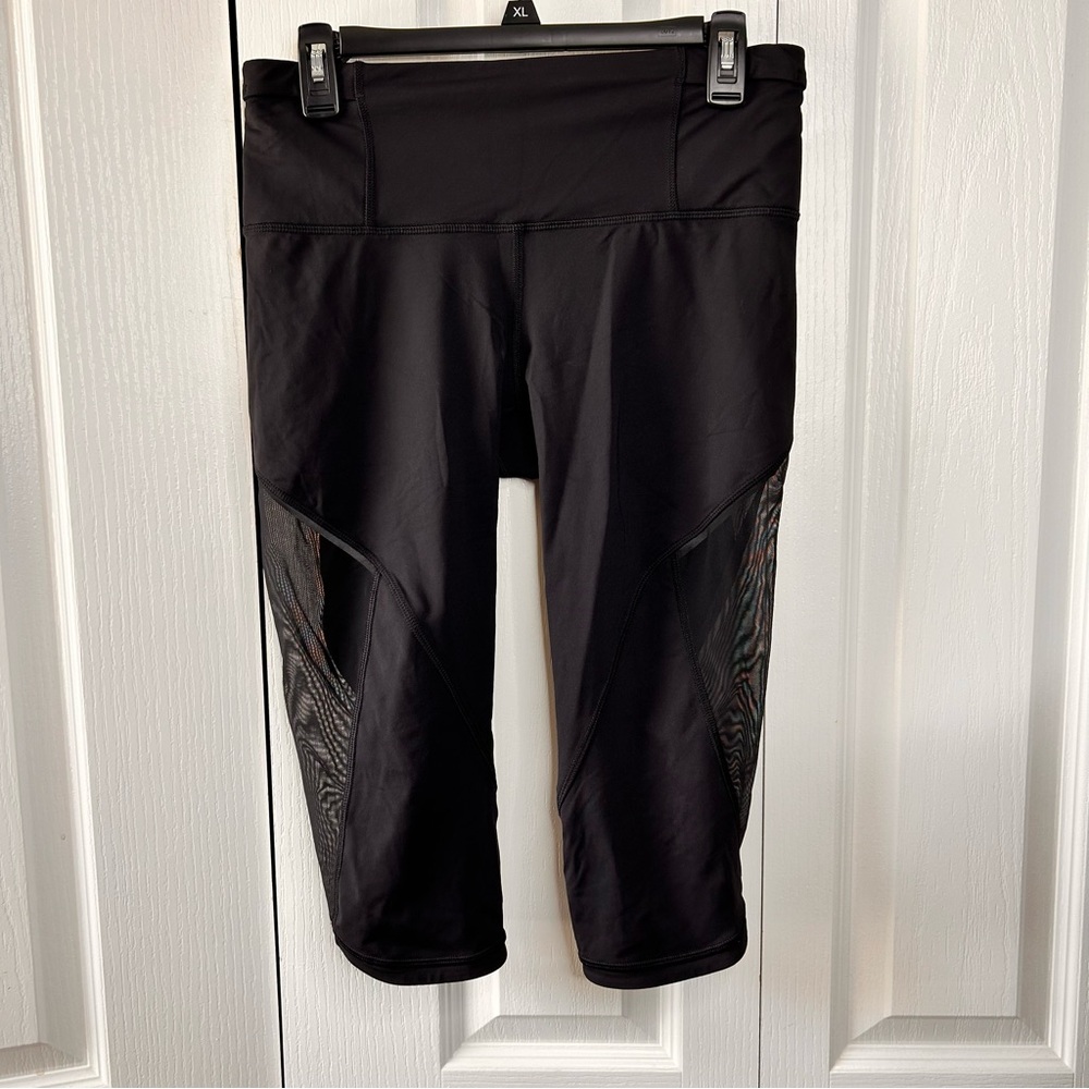Lululemon Women's 8 Black Leggings Athleisure Yoga Pants Capri Mesh Cropped Cut‎